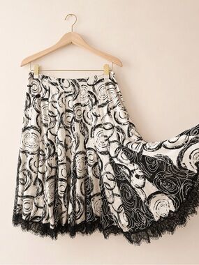 Carmen Marc Valvo 100% Silk Black & Ivory Flowy Swirl Skirt with Lace Hem Size 6